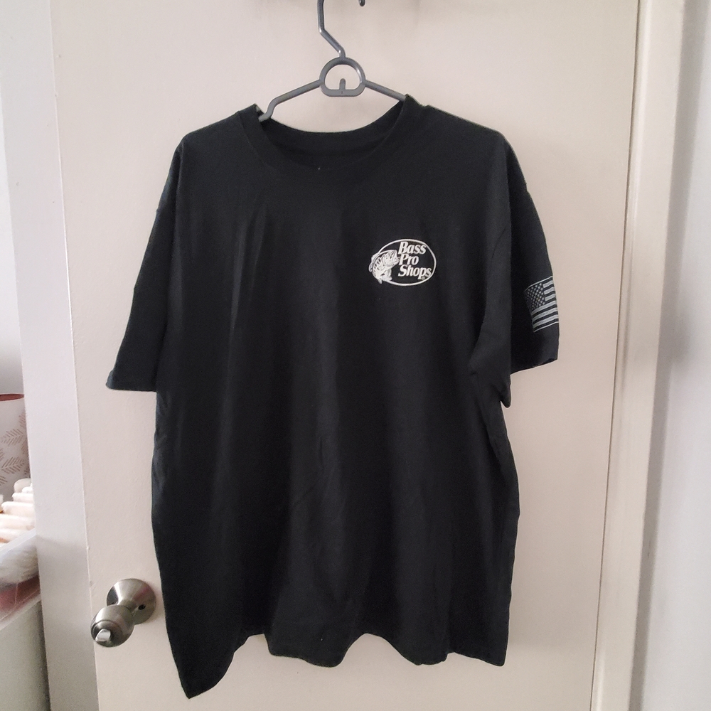 Bass Pro Shops Black Short Sleeve Tee
